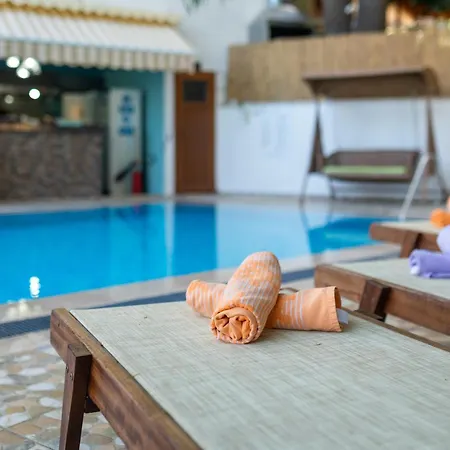 Hotel Eden Pyara 2*