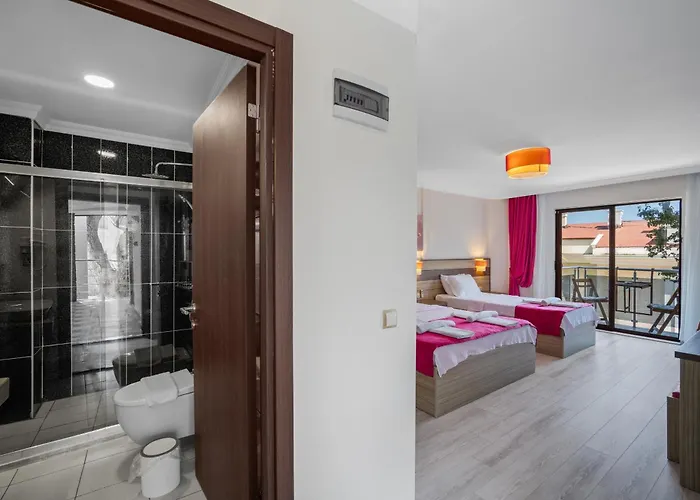 Hotel Eden Pyara