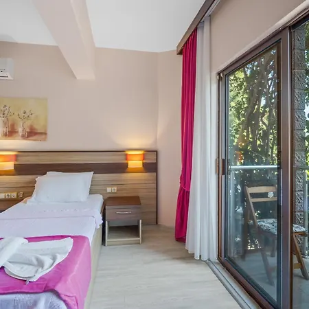 酒店 Eden Pyara 图兰克