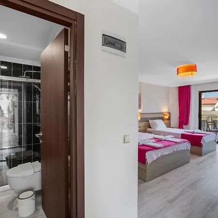 Hotel Eden Pyara